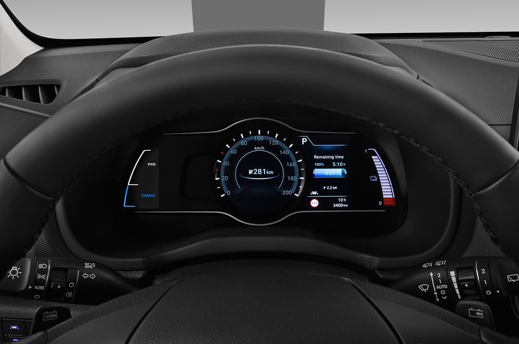Hyundai Kona elektro (Baujahr 2019) Premium 5 Türen Tacho und Fahrerinstrumente