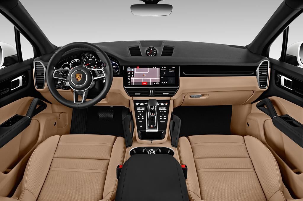 Porsche Cayenne (Baujahr 2019) - 5 Türen Cockpit und Innenraum