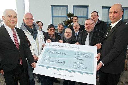 VW-Mitarbeiter unterstützen Wolfsburger Lebenshilfe mit 25.000 Euro für die Anschaffung eines Crafter VW-Mitarbeiter unterstützen Wolfsburger Lebenshilfe mit 25.000 Euro für die Anschaffung eines Crafter