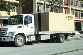 Online-Händler Amazon lieferte die ersten Neuwagen per Mega-Paket