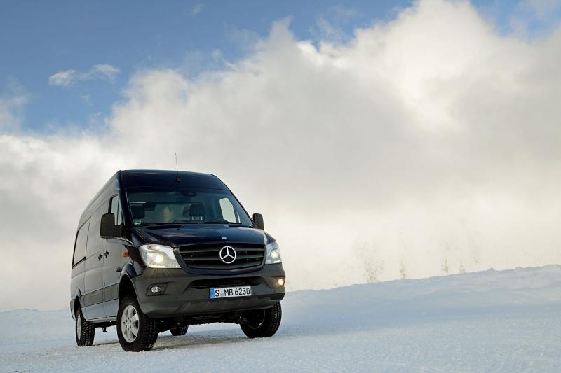 Mit einem Grundpreis von fast 56.000 Euro ist der Mercedes Sprinter 4x4 316 BlueTEC Kombi mit Hochdach kein Schnäppchen