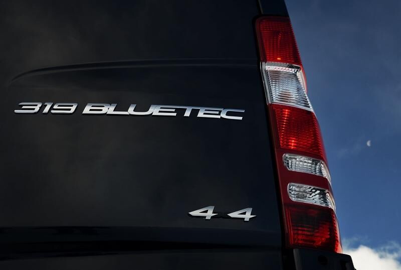 Der Mercedes Sprinter 4x4 316 BlueTEC Kombi mit Hochdach soll 7,7 l/100 km verbrauchen