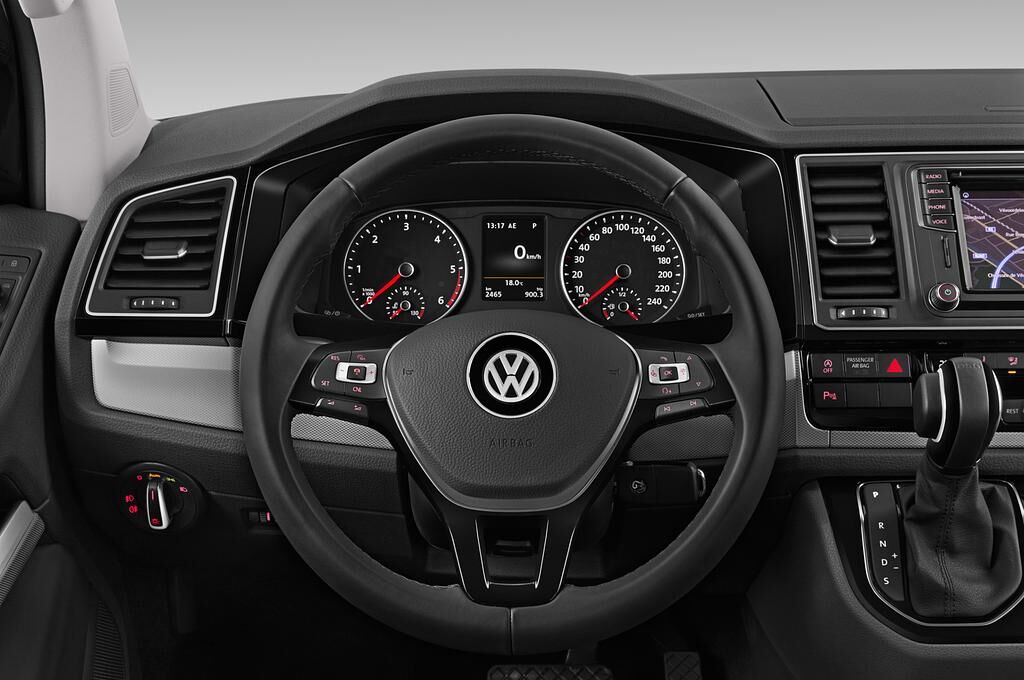 Volkswagen Caravelle (Baujahr 2019) Highline 4 Türen Lenkrad