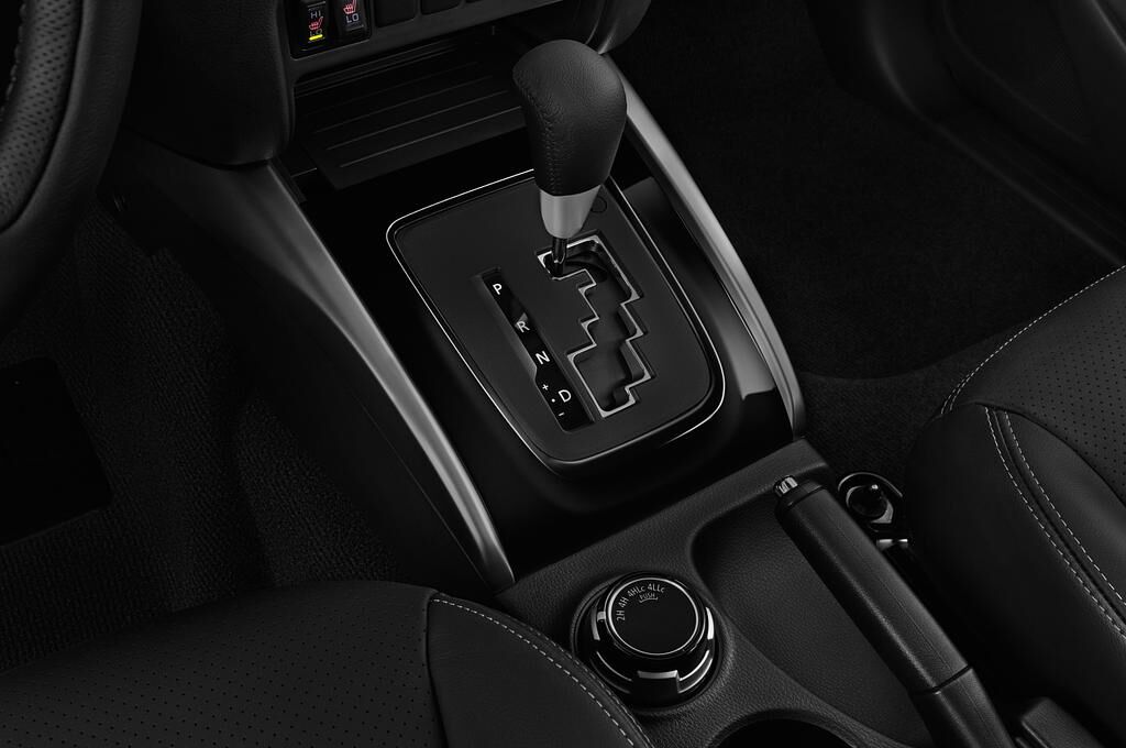 Mitsubishi L200 (Baujahr 2019) Diamant Editionen 4 Türen Schalthebel