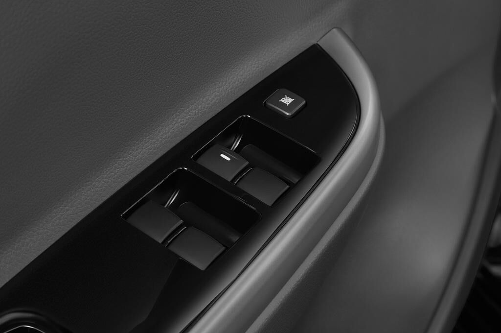 Mitsubishi L200 (Baujahr 2019) Diamant Editionen 4 Türen Bedienungselemente Tür