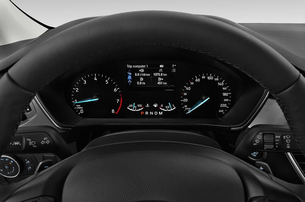 Ford Focus Turnier (Baujahr 2018) Titanium 5 Türen Tacho und Fahrerinstrumente