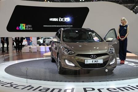 Auto Mobil International 2012 in Leipzig: Hyundais i30 steht in Leipzig als Kombi