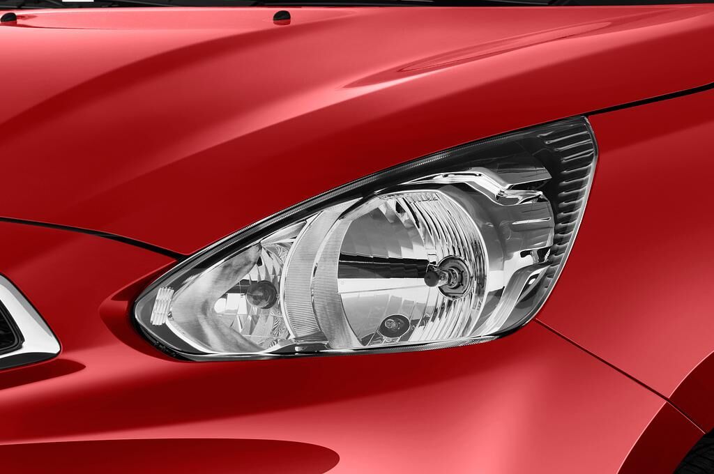 Mitsubishi Space Star (Baujahr 2019) Diamant Editionen 5 Türen Scheinwerfer