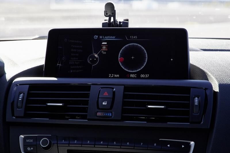 BMW M 235i im automatisierten Drift auf der auf der Consumer Electronic Show 2014 in Las Vegas
