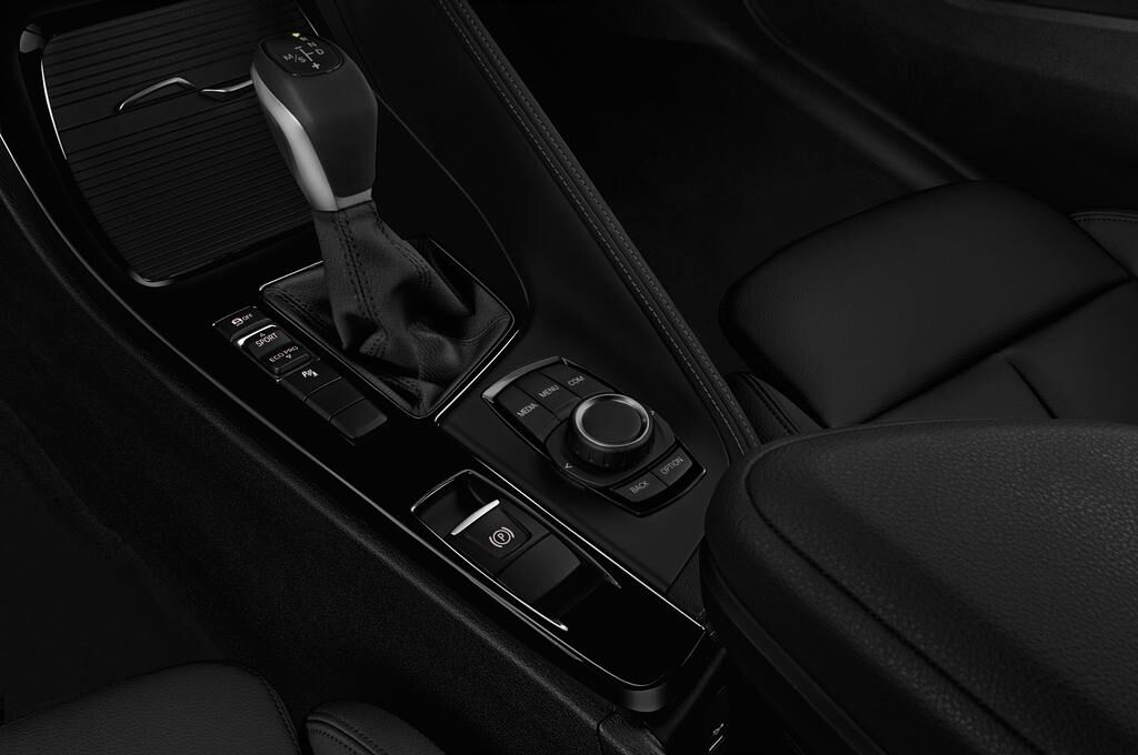 BMW X2 (Baujahr 2018) Advantage Plus 5 Türen Schalthebel
