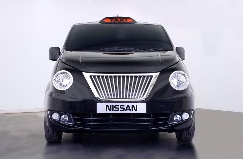 Die Optik mit Kulleraugen und großem Kühlergrill ist den klassischen London Taxis nachempfunden