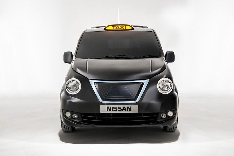 Der Kühlergril des Nissan e-NV200 London Taxi ist geschlossen