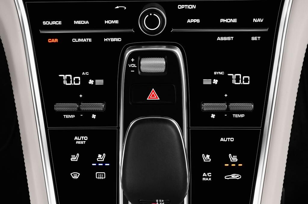 Porsche Panamera (Baujahr 2018) 4S 5 Türen Temperatur und Klimaanlage