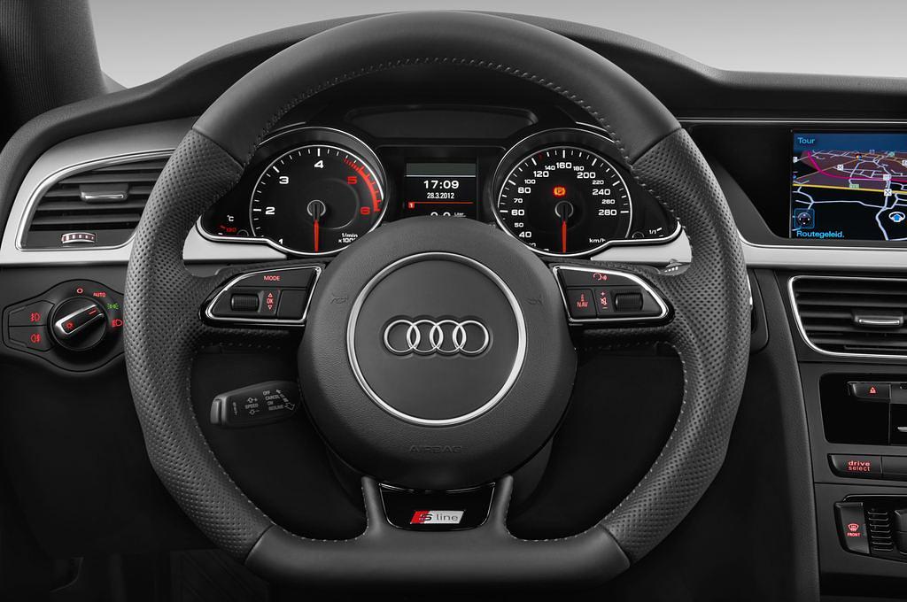 Audi A5 (Baujahr 2012) S line 2 Türen Lenkrad