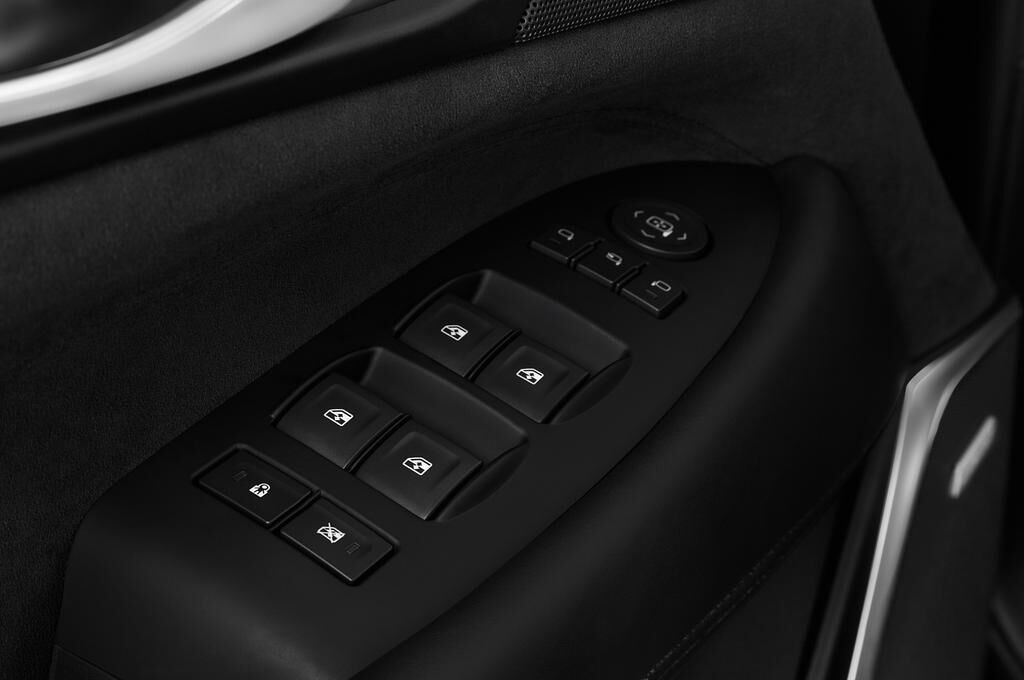 Cadillac Escalade (Baujahr 2019) Platinum 5 Türen Bedienungselemente Tür