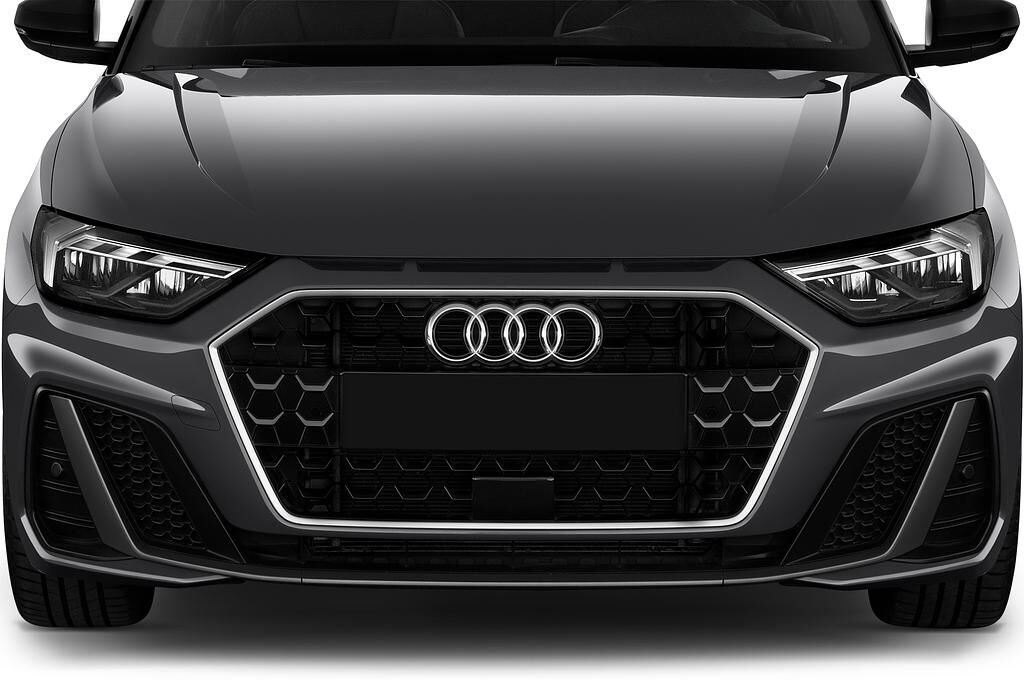 Audi A1 Sportback (Baujahr 2019) S Line 5 Türen Kühlergrill und Scheinwerfer