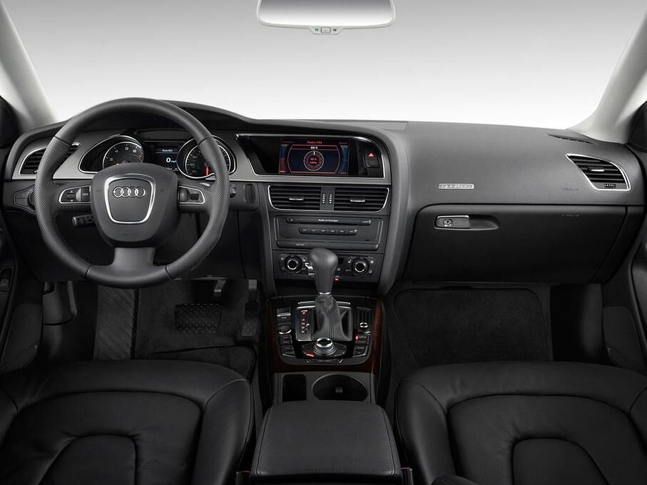 Audi A5 (Baujahr 2010) - 2 Türen Cockpit und Innenraum