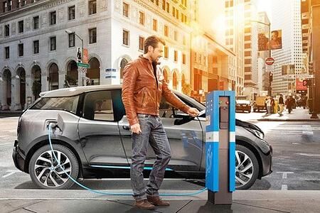 Bundesregierung prüft Park-Privilegien für E-Autos