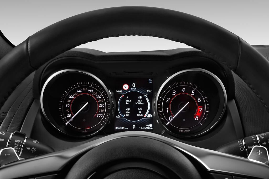 Jaguar F-Type (Baujahr 2019) R Dynamic 2 Türen Tacho und Fahrerinstrumente
