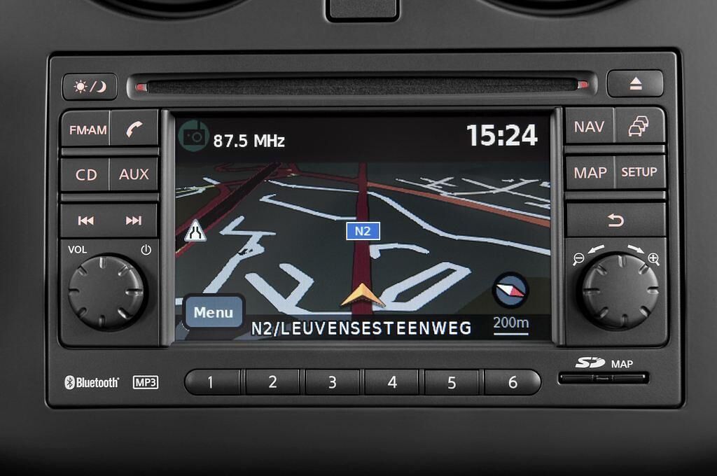 Nissan Qashqai+2 (Baujahr 2010) Tekna 5 Türen Radio und Infotainmentsystem