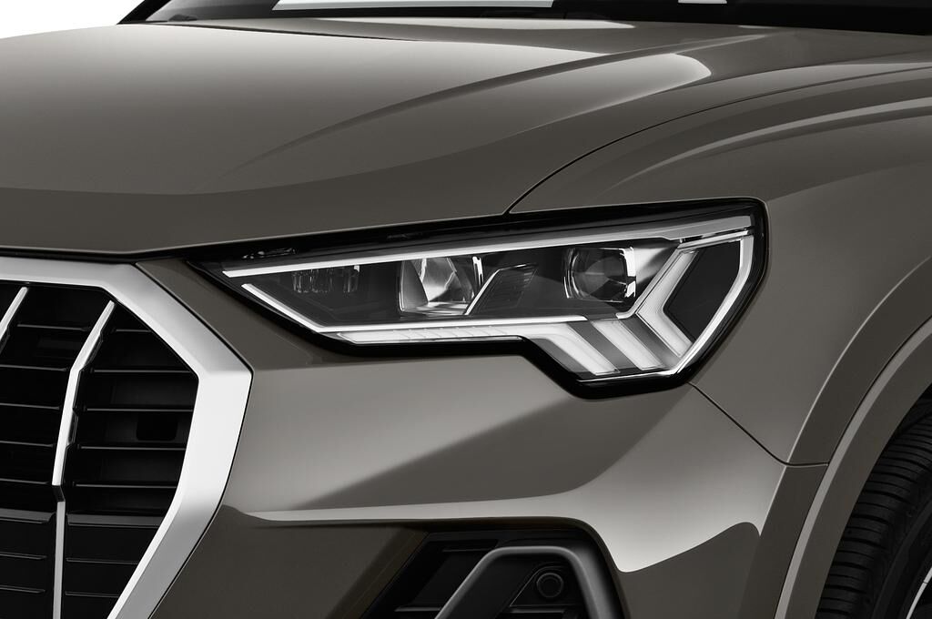 Audi Q3 (Baujahr 2019) S line 5 Türen Scheinwerfer
