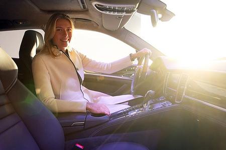 Maria Sharapova präsentiert ihren Porsche Panamera GTS Maria Sharapova präsentiert ihren Porsche Panamera GTS