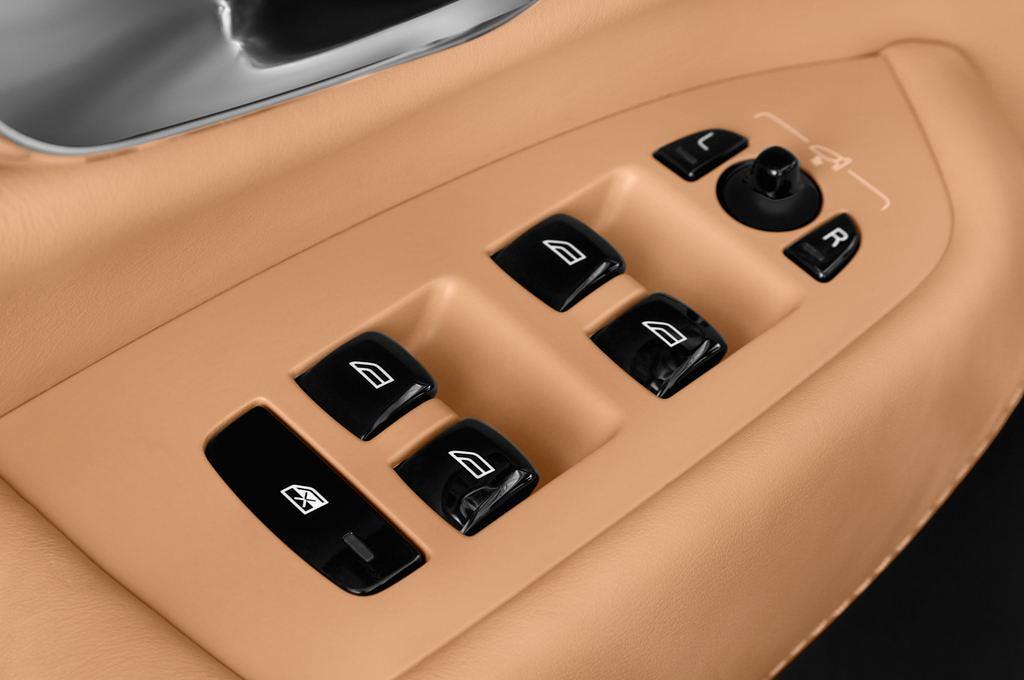 Volvo XC90 (Baujahr 2015) Inscription 5 Türen Bedienungselemente Tür