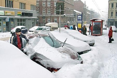"Schneearme" Dächer müssen nicht gesichert werden "Schneearme" Dächer müssen nicht gesichert werden