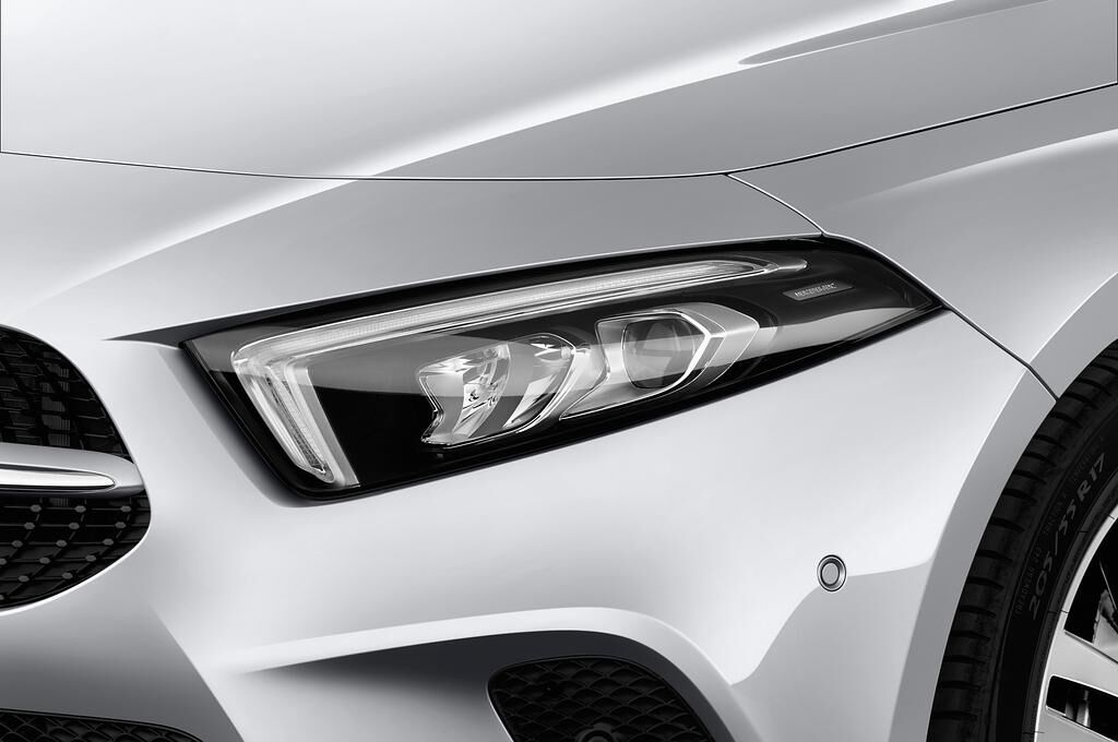 Mercedes A Class (Baujahr 2018) Progressive 5 Türen Scheinwerfer