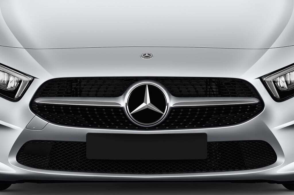 Mercedes A Class (Baujahr 2018) Progressive 5 Türen Kühlergrill und Scheinwerfer