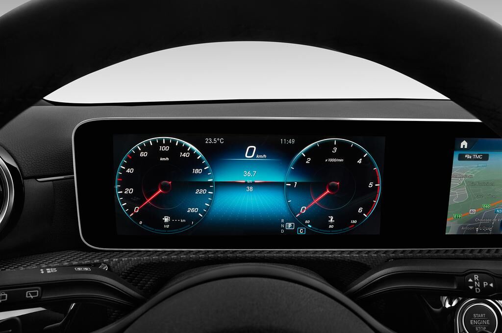 Mercedes A Class (Baujahr 2018) Progressive 5 Türen Tacho und Fahrerinstrumente