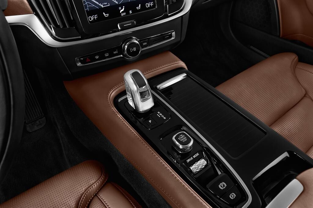 Volvo S90 (Baujahr 2018) Inscription 4 Türen Schalthebel