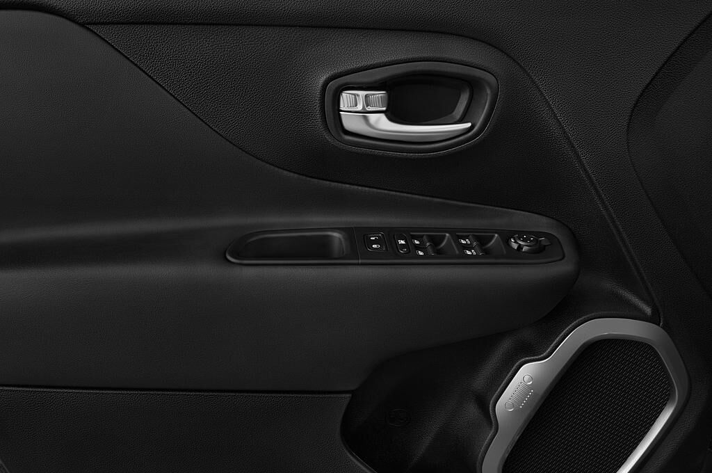 Jeep Renegade (Baujahr 2018) Limited 5 Türen Bedienungselemente Tür