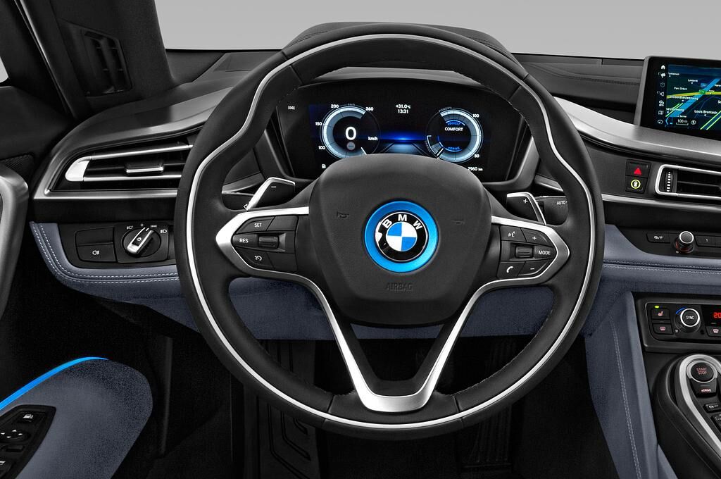 BMW i8 (Baujahr 2019) - 2 Türen Lenkrad