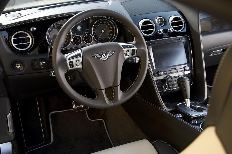 Das Cockpit des Bentley Continental GT V8 S
