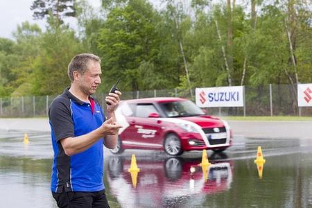 Suzuki bietet Fahrsicherheitstraining mit Rallye-Profi Niki Schelle an