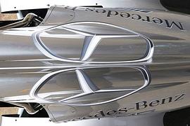 Daimler belohnt Mitarbeiter mit Ergebnisbeteiligung und Sonderbonus für erfolgreiches Jahr 2013