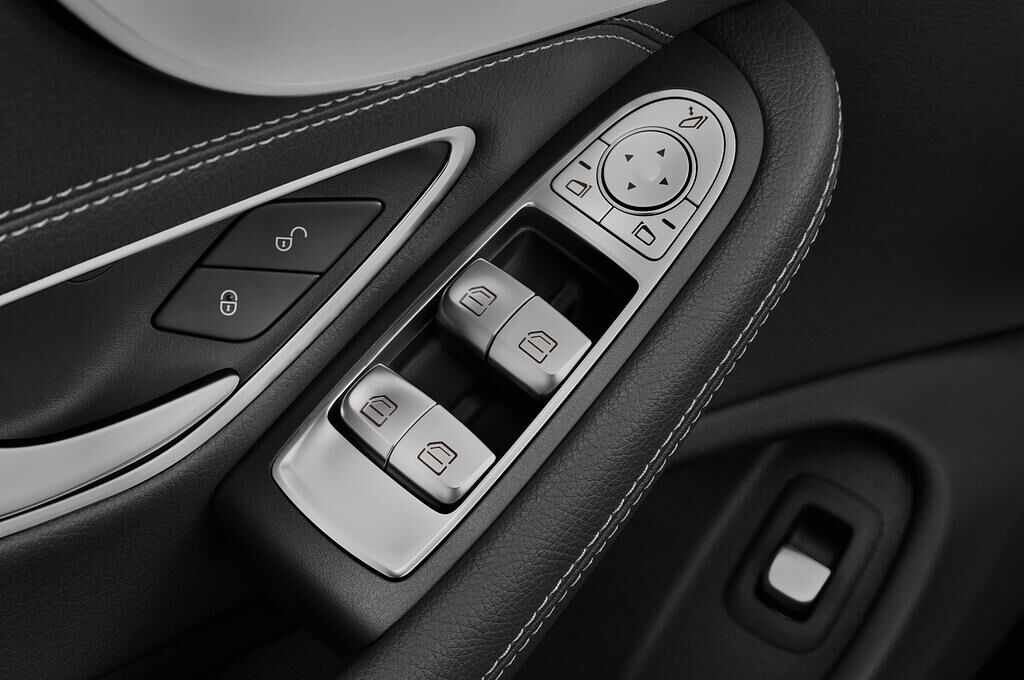 Mercedes C Class (Baujahr 2019) AMG Line 2 Türen Bedienungselemente Tür