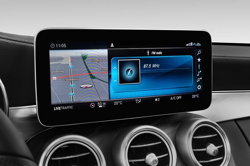 Mercedes C Class (Baujahr 2019) AMG Line 2 Türen Radio und Infotainmentsystem