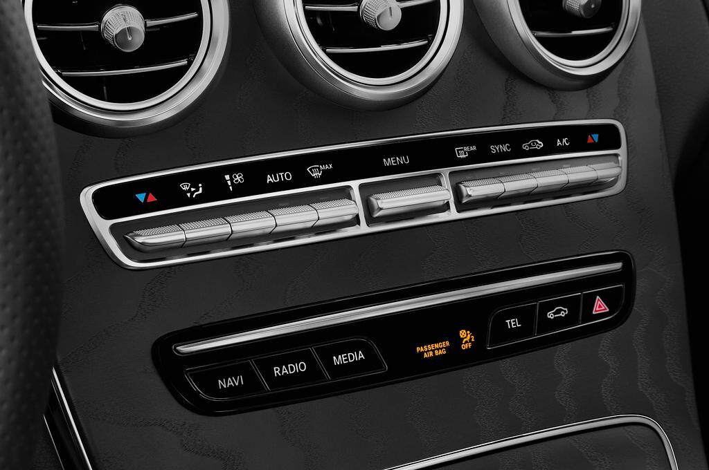 Mercedes C Class (Baujahr 2019) AMG Line 2 Türen Temperatur und Klimaanlage