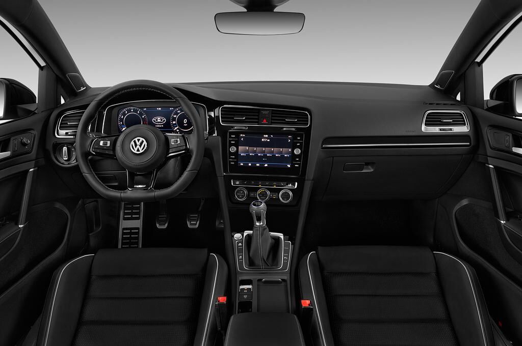 Volkswagen Golf (Baujahr 2018) R 5 Türen Cockpit und Innenraum