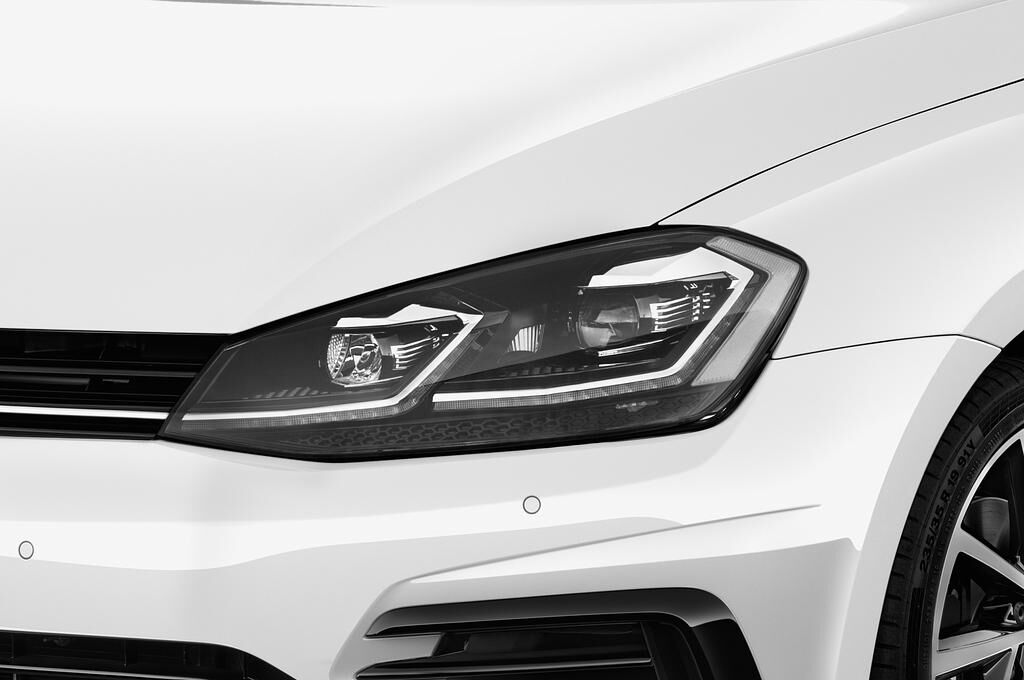 Volkswagen Golf (Baujahr 2018) R 5 Türen Scheinwerfer