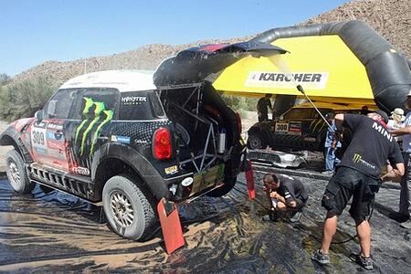 Rallye Dakar: 2.500 Wäschen unter rauesten Bedingungen Rallye Dakar: 2.500 Wäschen unter rauesten Bedingungen