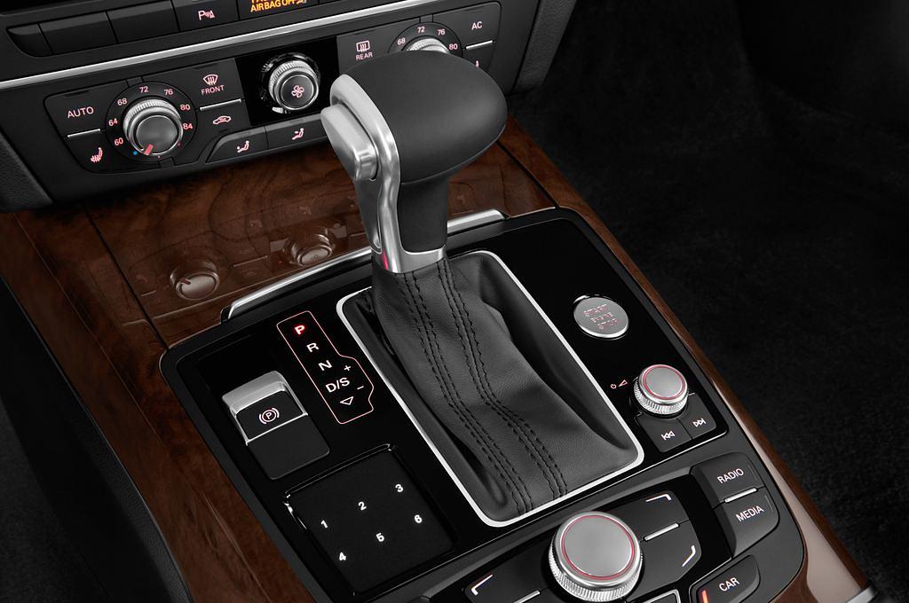 Audi A6 (Baujahr 2012) - 4 Türen Schalthebel