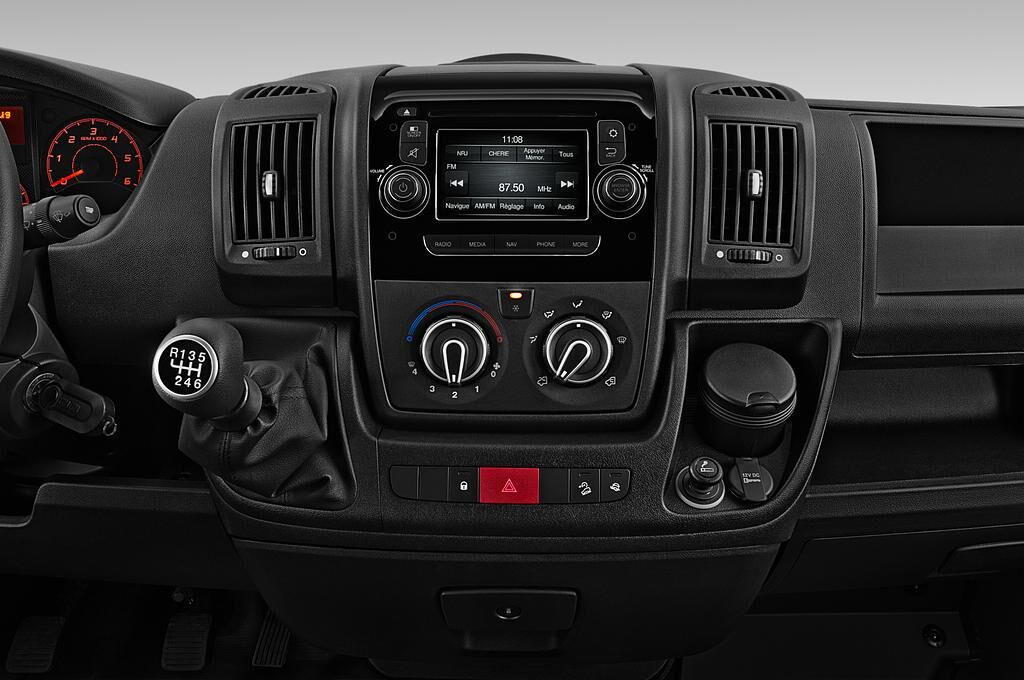 Peugeot Boxer (Baujahr 2017) - 2 Türen Mittelkonsole