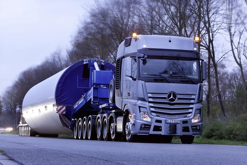Der Mercedes-Benz Actros SLT kann bis zu 250 Tonnen ziehen