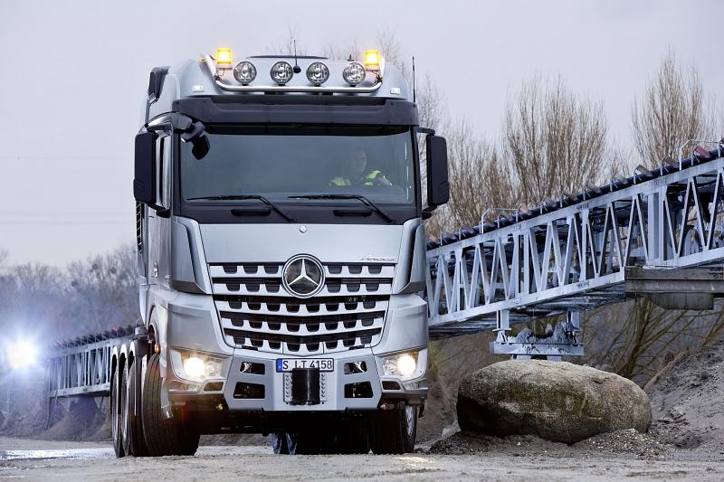 Der Mercedes-Benz Arocs SLT wird im Frühjahr Allradantrieb bekommen