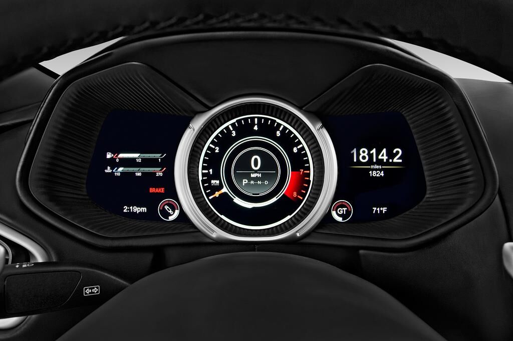Aston Martin DB11 (Baujahr 2018) - 2 Türen Tacho und Fahrerinstrumente