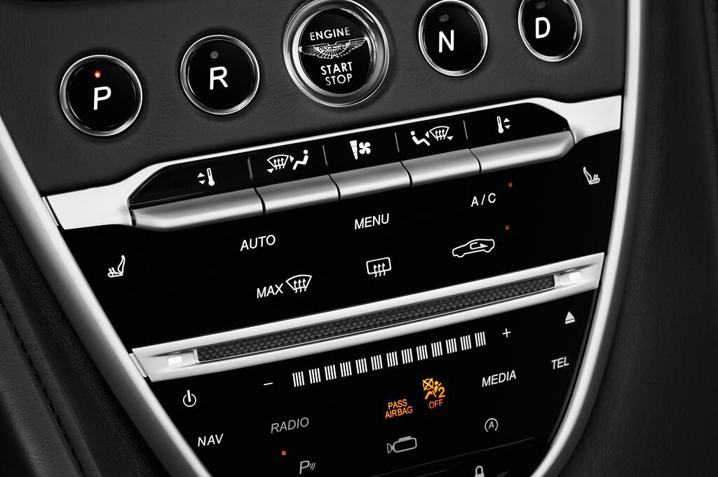 Aston Martin DB11 Volante (Baujahr 2018) - 2 Türen Temperatur und Klimaanlage