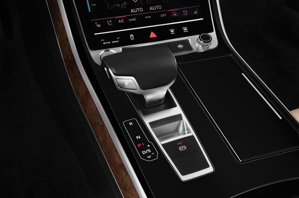 Audi A8 L (Baujahr 2019) - 4 Türen Schalthebel